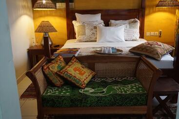 هتل Accra Royal Castle Apartments & Suites