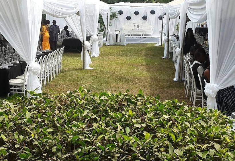 酒店 Accra Royal Castle Apartments & Suites