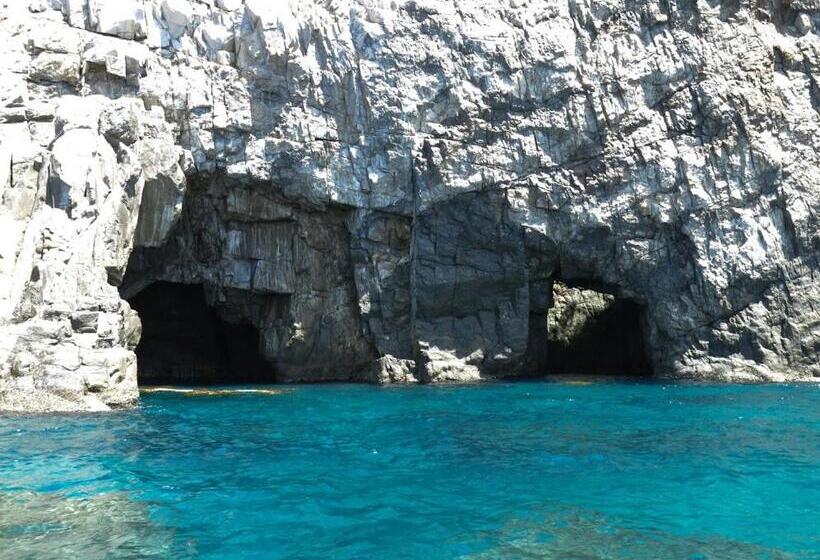 בית מלון כפרי Avan Sukumo