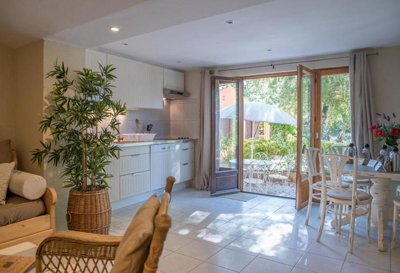 בית מלון כפרי Bastide Avellanne