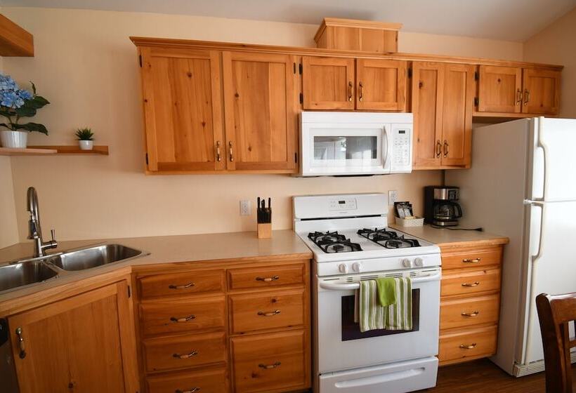 فندق Dewar's Inn On The River