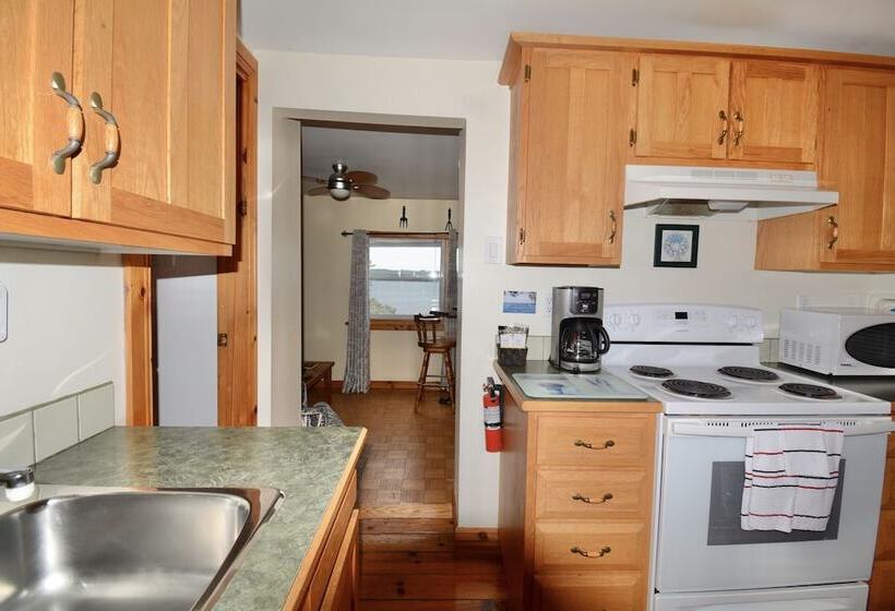 فندق Dewar's Inn On The River