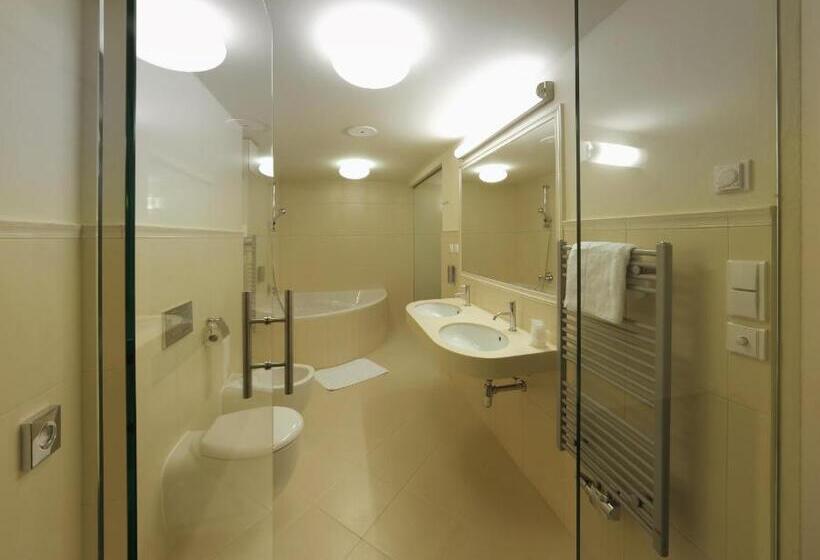 هتل Esmarin Wellness