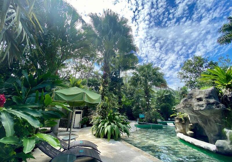 בית מלון כפרי Paradise Hot Springs Thermal Resort