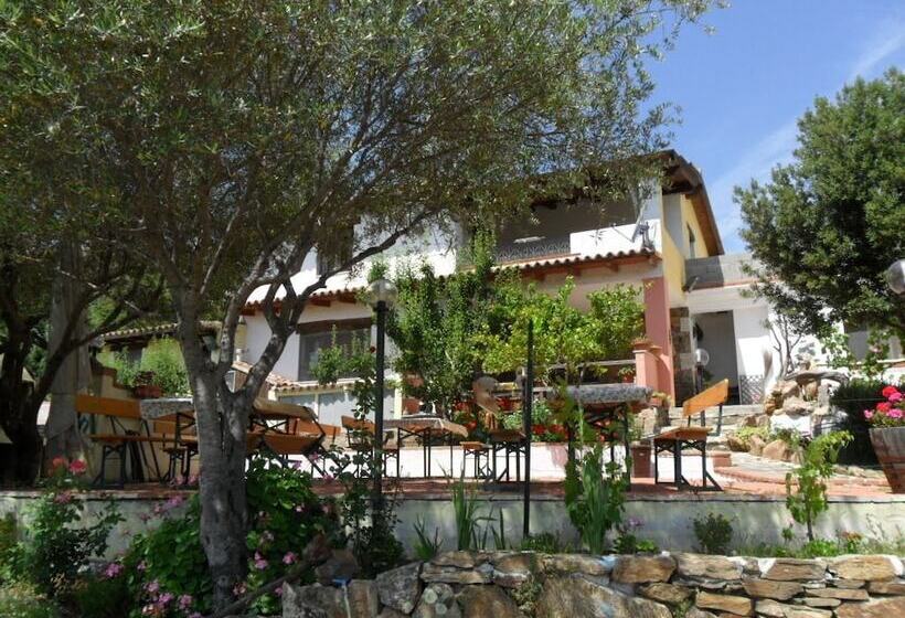 هتل روستایی Agriturismo B&b Sa Inza