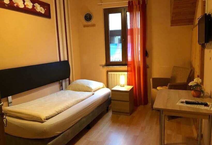 ホテル Zur Dorfschänke