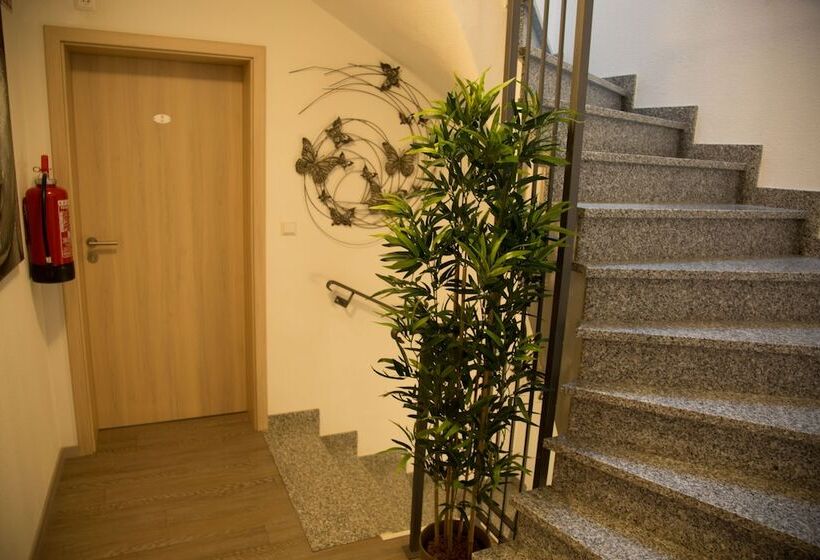 ホテル Zur Dorfschänke