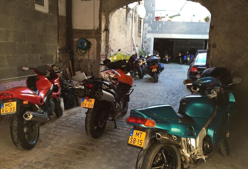 ホテル Zur Dorfschänke