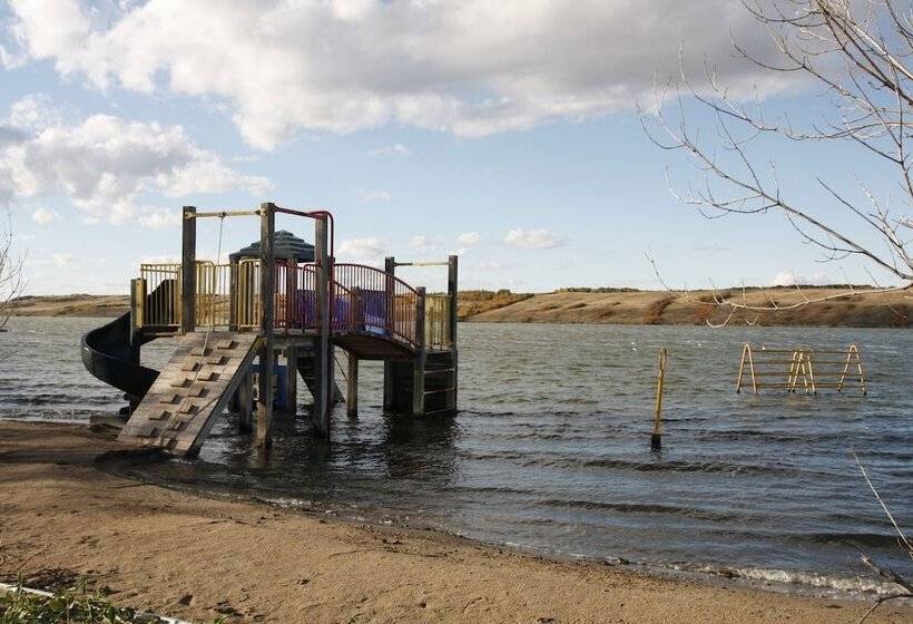 Lakefront Cottage In Manitou Beach