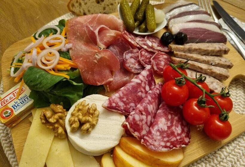 膳宿费 Les Chenes Rouges