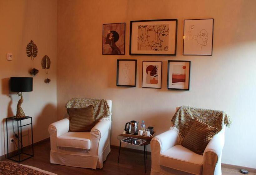 膳宿费 Les Chenes Rouges