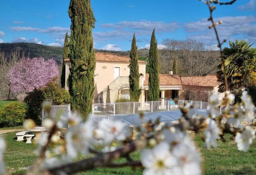 膳宿费 Les Chenes Rouges