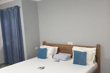 پانسیون Royal Triangle Guest House