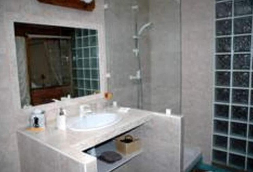 ベッドアンドブレックファースト Chambres D Hôtes Les Douves
