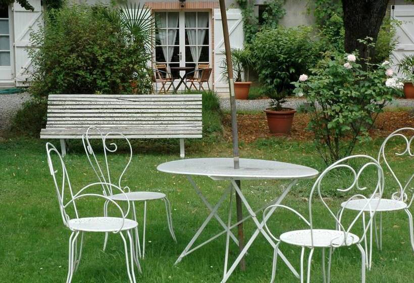ベッドアンドブレックファースト Chambres D Hôtes Les Douves
