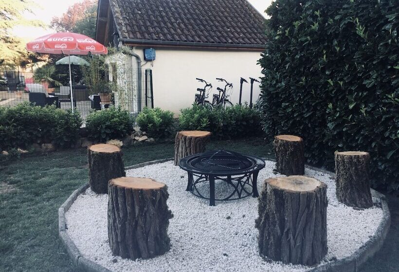 여관 Auberge Du Relais D Auniac Hotel Bar Restaurant Piscine