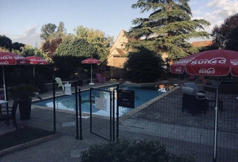 여관 Auberge Du Relais D Auniac Hotel Bar Restaurant Piscine