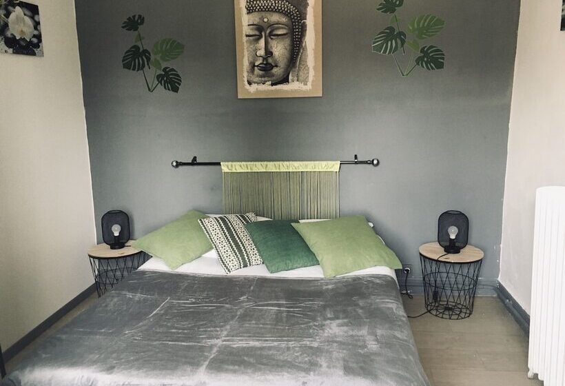 여관 Auberge Du Relais D Auniac Hotel Bar Restaurant Piscine