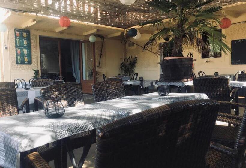 여관 Auberge Du Relais D Auniac Hotel Bar Restaurant Piscine