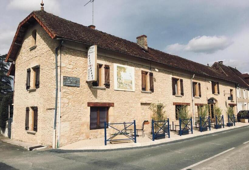 여관 Auberge Du Relais D Auniac Hotel Bar Restaurant Piscine