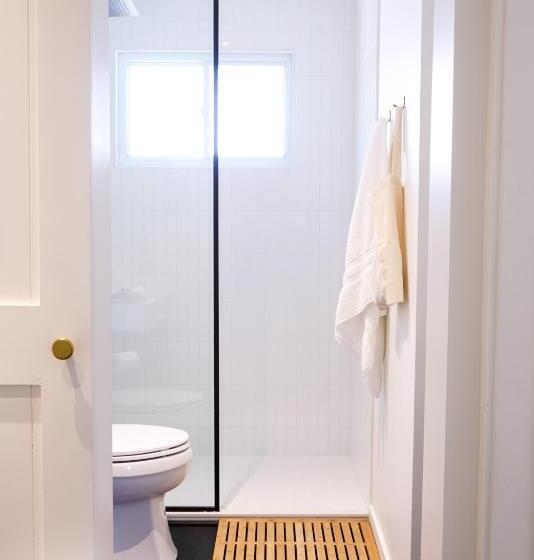 فندق فئة نجمة واحدة The Lakeside Motel