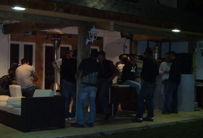 בית מלון כפרי Espace Pyrénées Loisirs Campsite