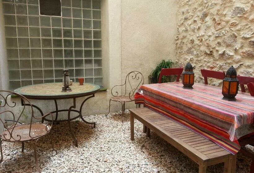 پانسیون Le Patio Des Cigales