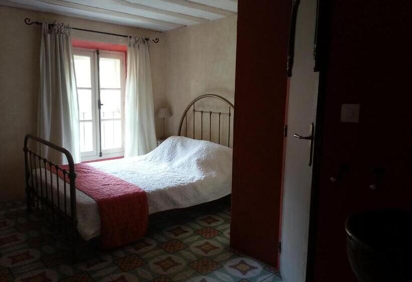 پانسیون Le Patio Des Cigales