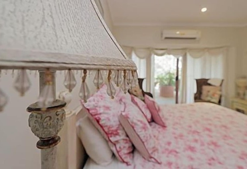 مبيت وإفطار Black Wattle Retreat