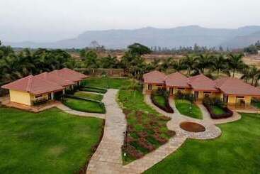 هتل The Kanila Resort