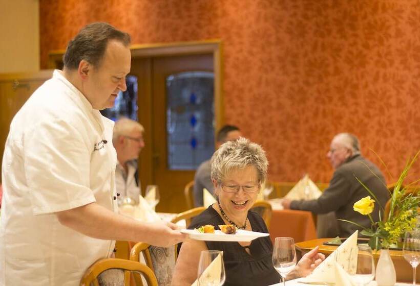 ホテル Zur Neroburg