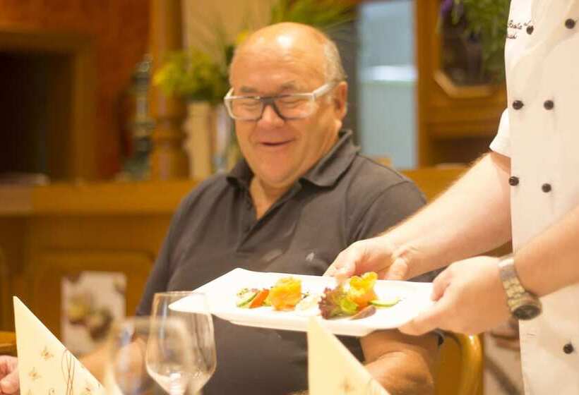 ホテル Zur Neroburg