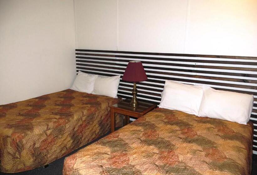Macklin Motor Inn