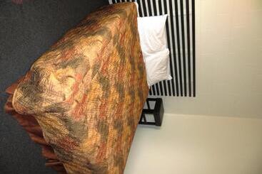 Macklin Motor Inn