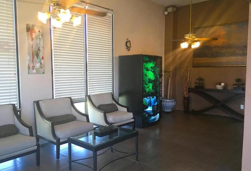 هتل Studio 6 Suites Delano, Ca