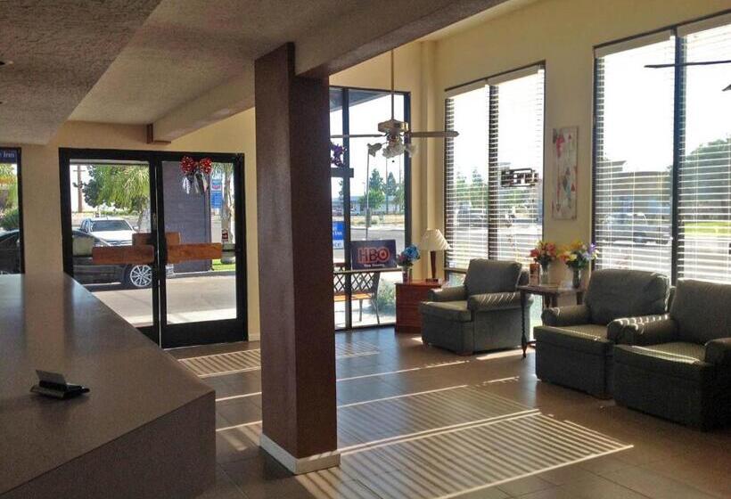 هتل Studio 6 Suites Delano, Ca