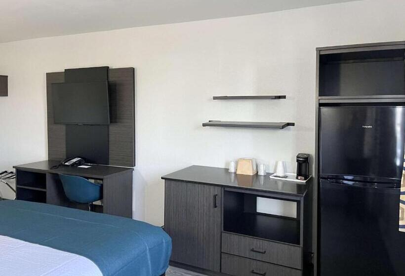 هتل Studio 6 Suites Delano, Ca