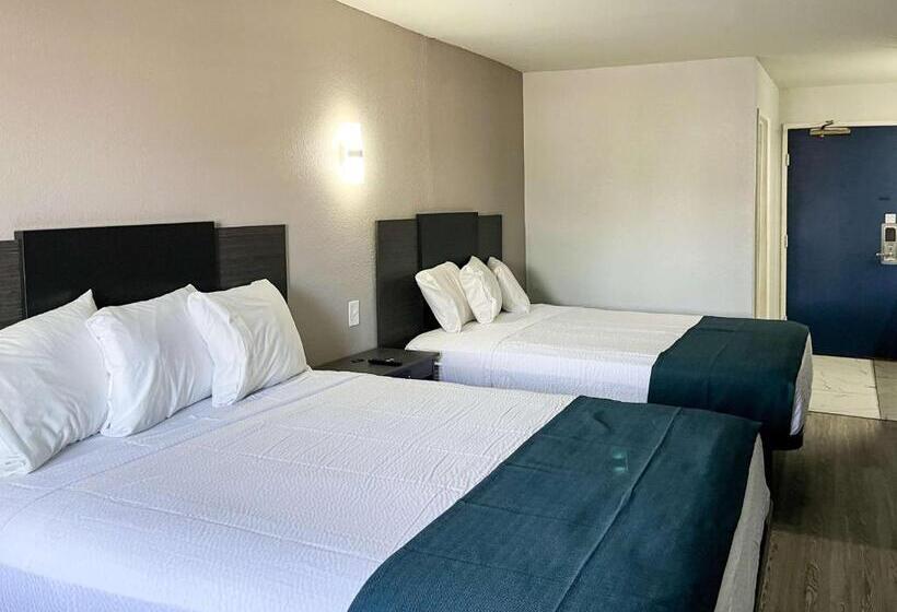 هتل Studio 6 Suites Delano, Ca