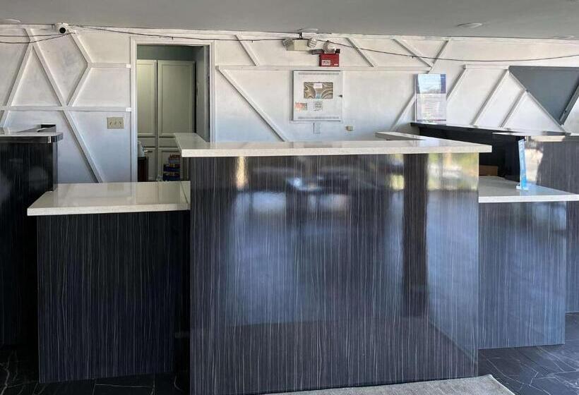 هتل Studio 6 Suites Delano, Ca