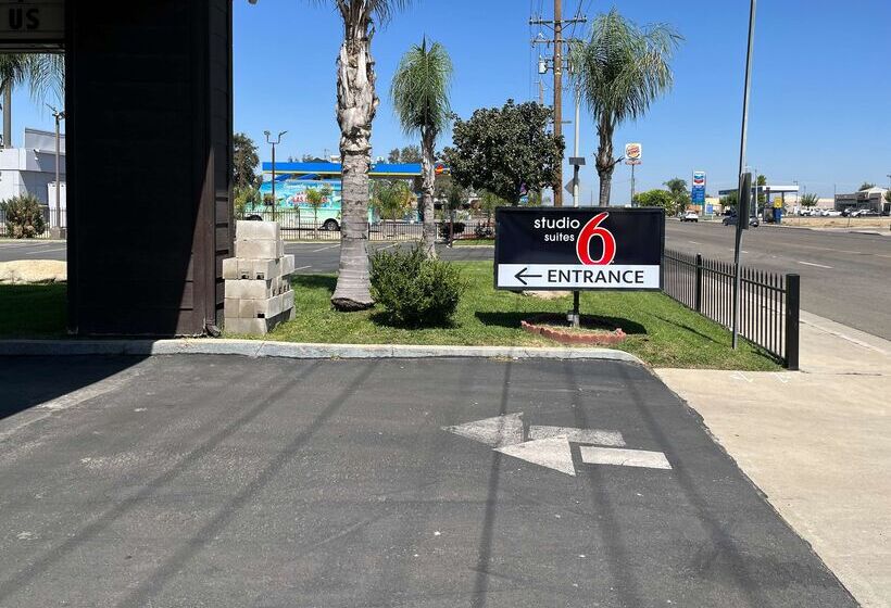 هتل Studio 6 Suites Delano, Ca