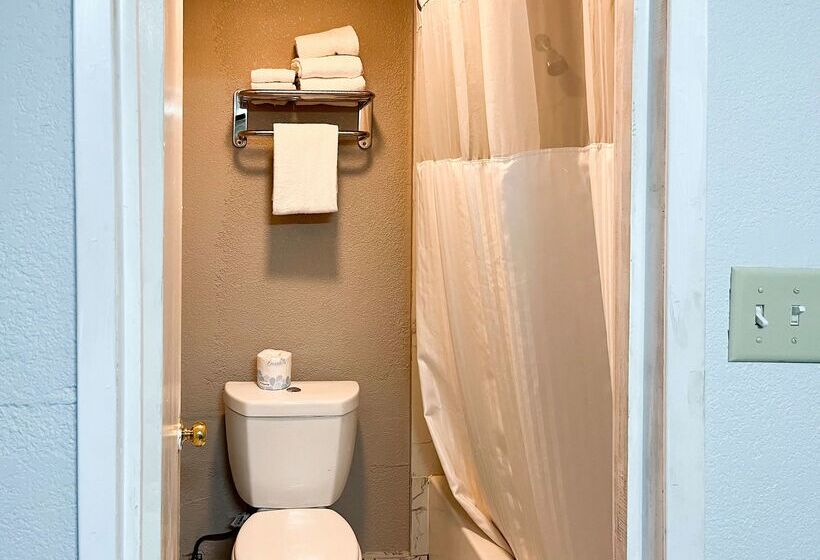 هتل Studio 6 Suites Delano, Ca