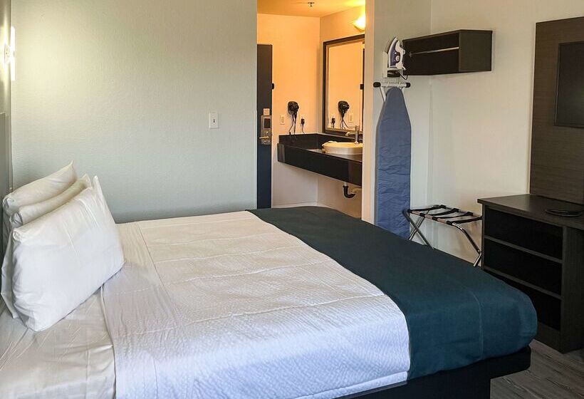 هتل Studio 6 Suites Delano, Ca