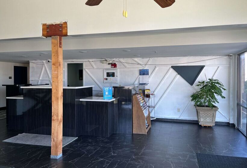 هتل Studio 6 Suites Delano, Ca