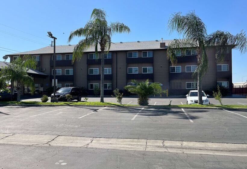 هتل Studio 6 Suites Delano, Ca