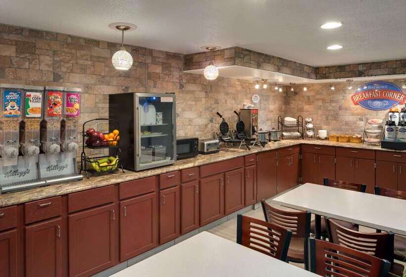 בית מלון כפרי Baymont By Wyndham Muncie Near Ball State University