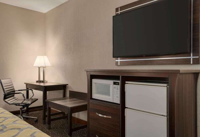 ホテル Baymont By Wyndham Muncie Near Ball State University