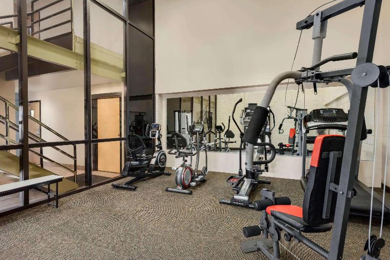 בית מלון כפרי Baymont By Wyndham Muncie Near Ball State University