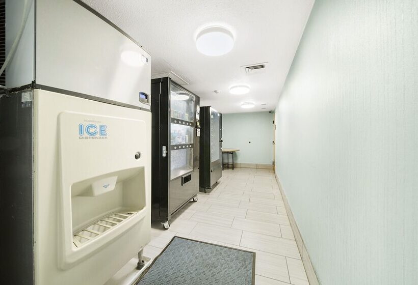בית מלון כפרי Baymont By Wyndham Muncie Near Ball State University