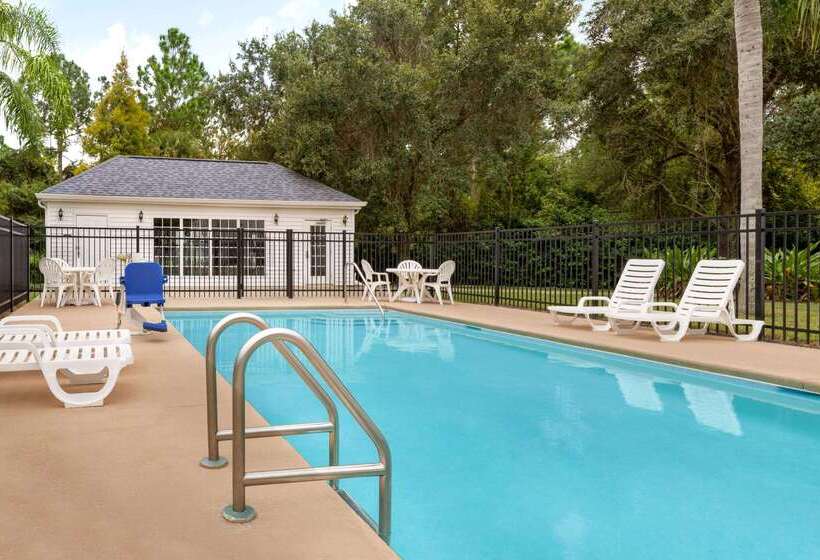 בית מלון כפרי Ormond Beach Inn