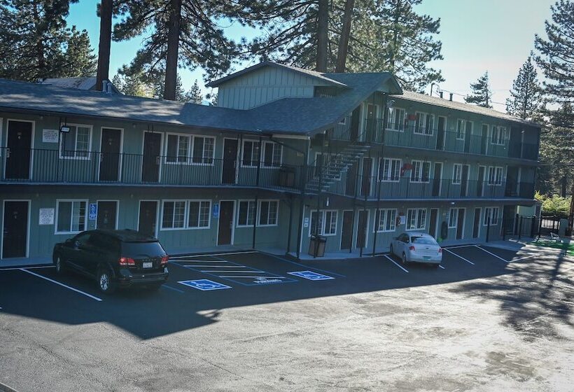 هتل Budget Inn At The Heavenly Gondola